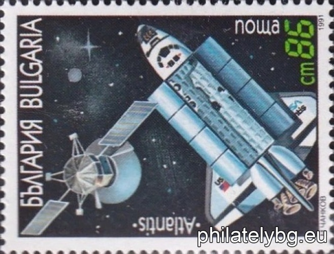 3926 - “Columbia” and astronaut in outer space; 3927 - “Challenger”; 3928 - “Discovery”; 3929 - “Atlantis”; 3930 - “Buran”; 3931 - “Atlantis”.