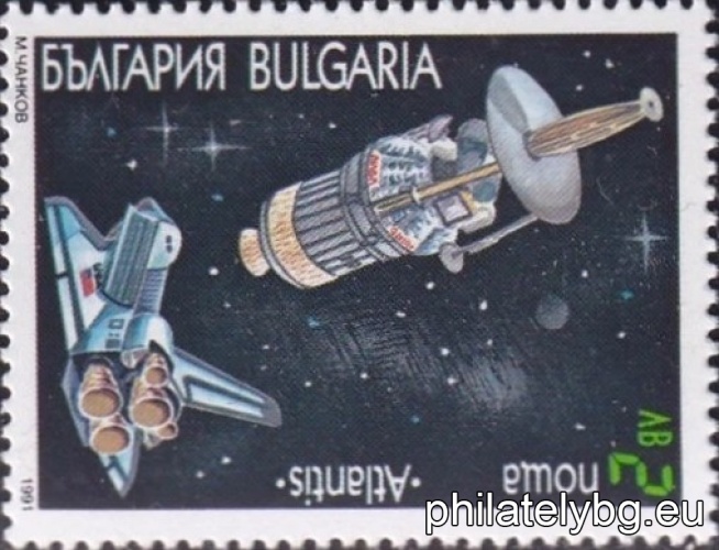 3926 - “Columbia” and astronaut in outer space; 3927 - “Challenger”; 3928 - “Discovery”; 3929 - “Atlantis”; 3930 - “Buran”; 3931 - “Atlantis”.